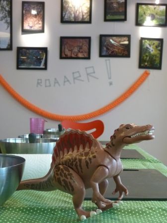 Animation d'anniversaire garçon 9 ans : atelier de cuisine et thème Dinosaure, la déco