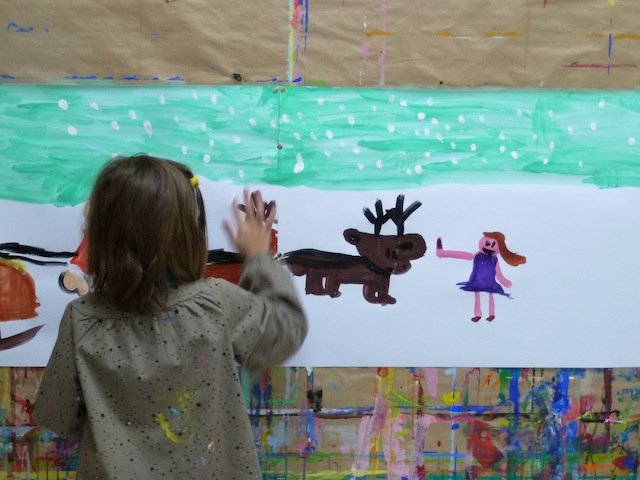 Peinture au doigt : dessins de Noël par une enfant de 7 ans à l'atelier KID & Sens (Aix en Provence)