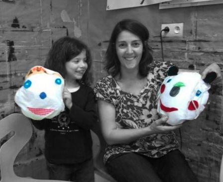 Atelier créatif pour enfant pendant les vacances de printemps à Aix-en-Provence : les coussins sont terminés