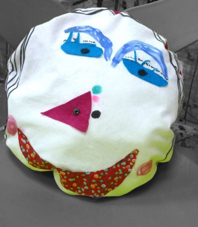Atelier créatif pour enfant pendant les vacances de printemps à Aix-en-Provence : dessin, collage et couture d'un coussin rigolo