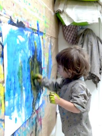 Atelier de peinture parent-enfant à Aix pendant les vacances d'été : nuit étoilée