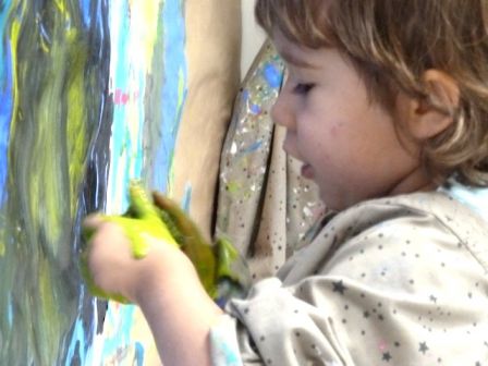 Atelier de peinture parent-enfant à Aix pendant les vacances d'été : matières et couleurs