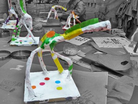 Atelier pour les enfants pendant les vacances à Aix-en-Provence : girafe en papier mâché