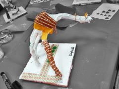 Atelier pour les enfants pendant les vacances à Aix-en-Provence : girafe en papier mâché